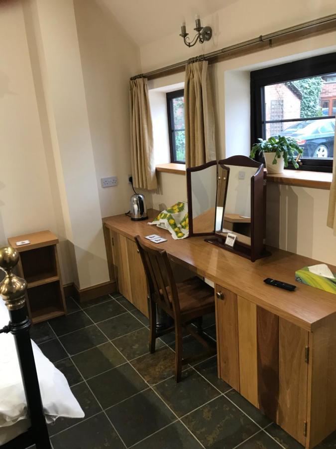 Nuneaton - Cottage - Sleeps 2 - Parking - Garden Экстерьер фото