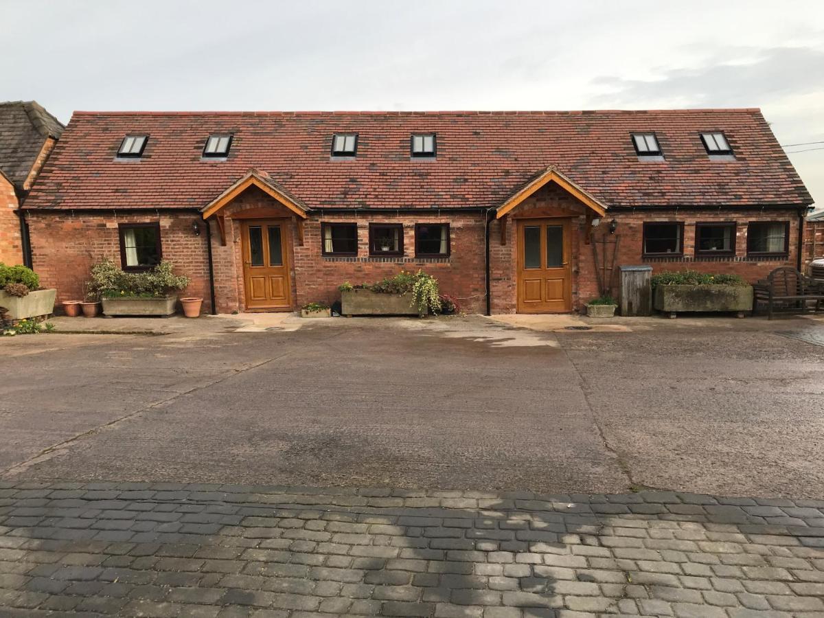 Nuneaton - Cottage - Sleeps 2 - Parking - Garden Экстерьер фото