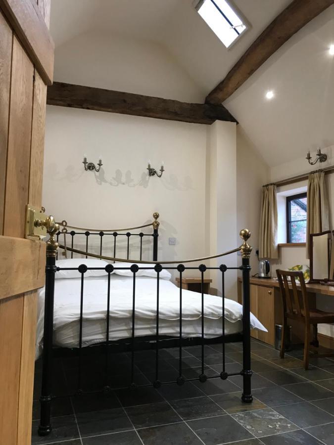 Nuneaton - Cottage - Sleeps 2 - Parking - Garden Экстерьер фото